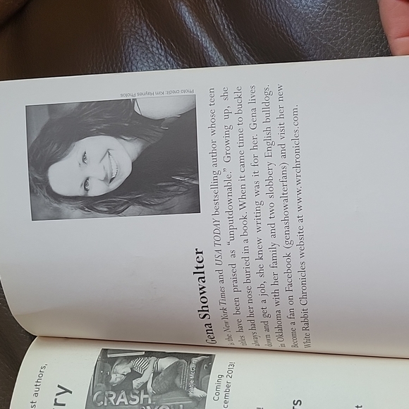 Alice In Zombieland by Gena Showalter in paperback - Picture 5 of 7